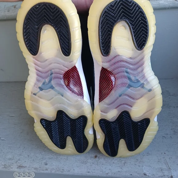Retro Air Jordan 11's  (72-10) - Picture 5 of 6